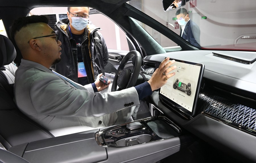 Chinesische Tech-Unternehmen streben Führung auf Weltmarkt für E-Autos an