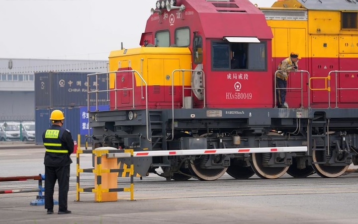 Chinas Eisenbahnen befördern 73.000 Tonnen Pakete zum Onlineshopping-Event „Double 11“