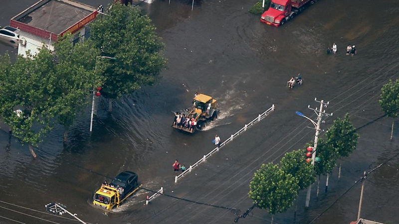 Gestrandete Bewohner in von Überschwemmung betroffener Provinz Henan evakuiert