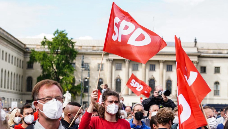 Menschen besuchen Wahlkampfveranstaltung der SPD zur Bundestagswahl in Berlin
