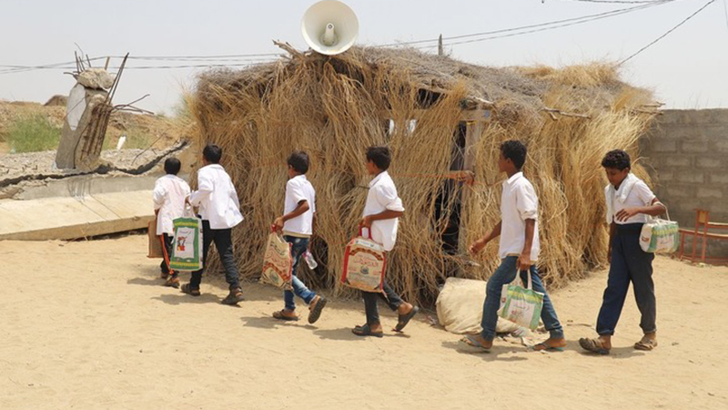 Schule im Jemen verwandelt Zelte und Hütten in Klassenzimmer