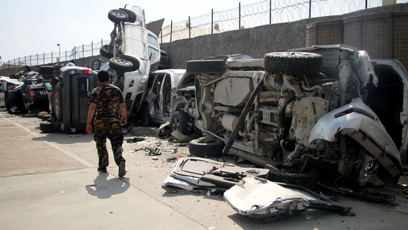 Fotoreportage: Beschädigte Flugzeuge und Fahrzeuge am Flughafen Kabul