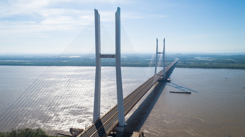 China eröffnet zwei Brücken über den Jangtse-Fluss in Hubei