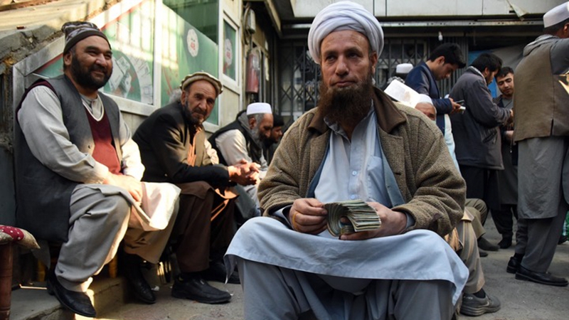 Fotoreportage: Wertverlust der Landeswährung verschlimmert Elend der afghanischen Bevölkerung