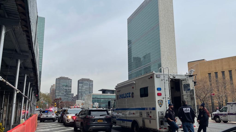 Ein Mann mit Schußwaffe lässt UN-Hauptquartier in Lockdown geraten