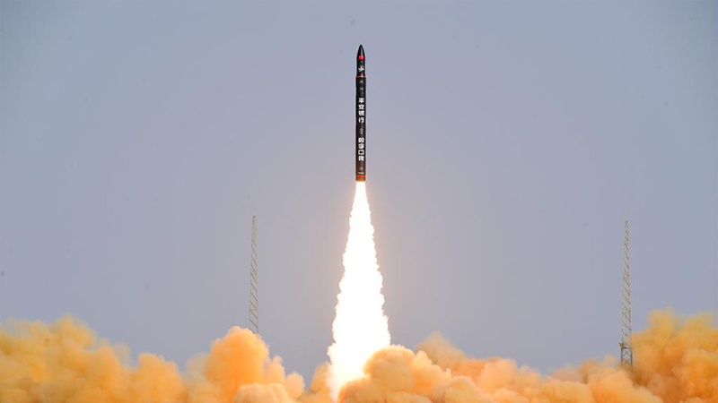 Chinas Trägerrakete CERES-1 Y2 schickt fünf Satelliten ins All