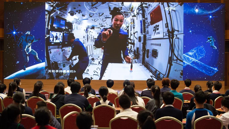 Feature: Astronauten geben ersten Live-Unterricht aus Chinas Raumstation