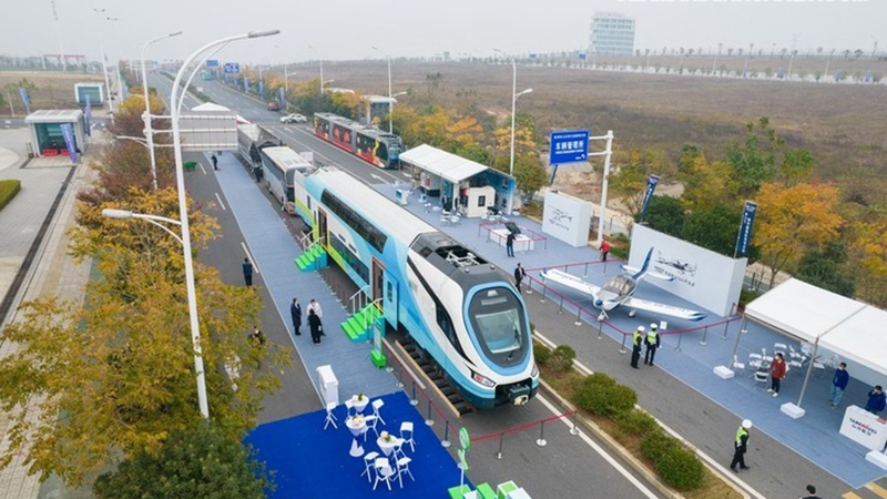 Chinas Zughersteller CRRC präsentiert Panoramazug