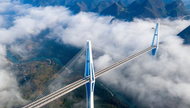 Fokus: Luftaufnahmen der Brücken von Guizhou in China
