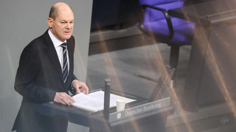 Bundeskanzler Olaf Scholz gibt seine erste Regierungserklärung ab