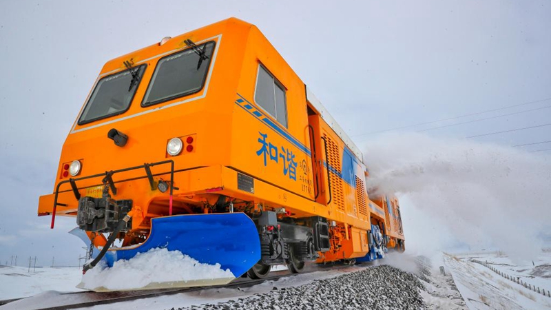 Verbessertes Schneeräumfahrzeug zur Gewährleistung der Eisenbahnsicherheit in Xinjiang eingesetzt