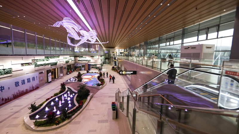 Fotoreportage: Flughafen Guiyang Longdongbao in China nimmt neues Terminal 3 in Betrieb