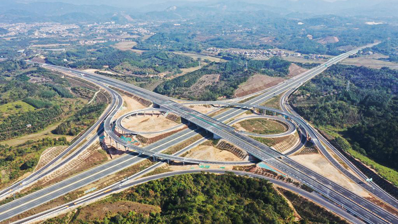 Hauptprojekt der Autobahn Guangzhou-Lianzhou bis Ende 2021 für Verkehr freigegeben
