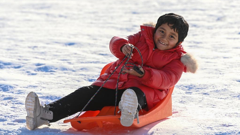 Skigebiet in Wüste in Xinjiang heizt Leidenschaft der Menschen für Wintersport an