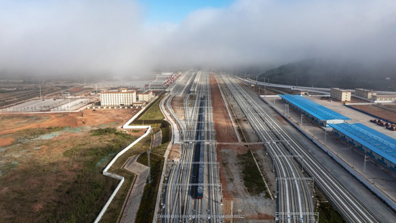 Erster China-Laos-Güterzug verlässt Autonomes Gebiet Ningxia