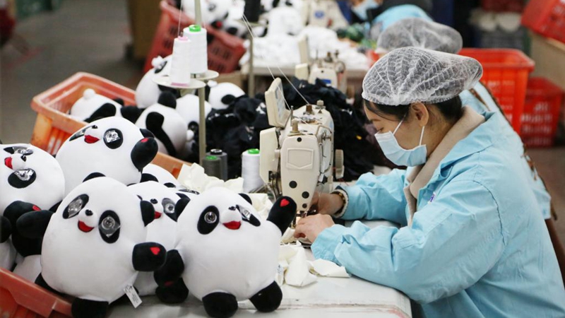 Hersteller in Jinjiang nimmt Produktion von Maskottchen Bing Dwen Dwen früher als geplant wieder auf