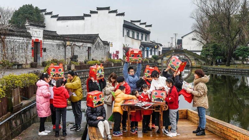 Laternenfest in China mit verschiedenen Veranstaltungen begrüßt