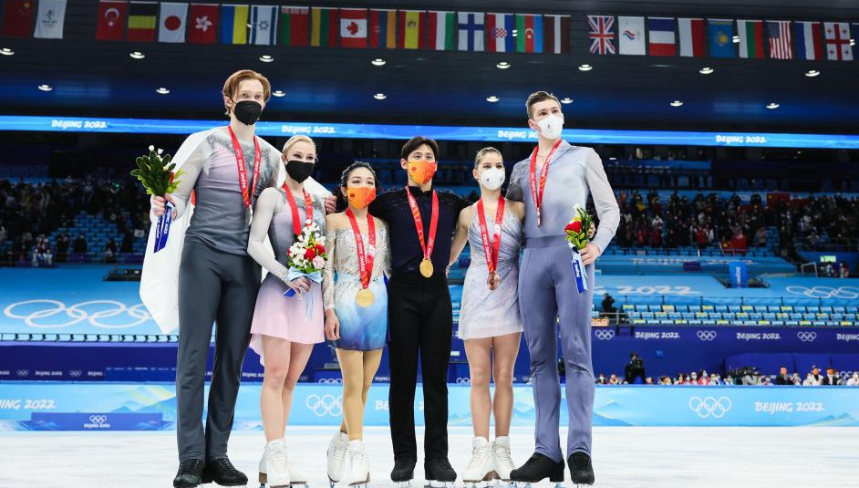 Sui Wenjing und Han Cong aus China gewinnen Titel im Eiskunstlauf-Paar bei Beijing 2022