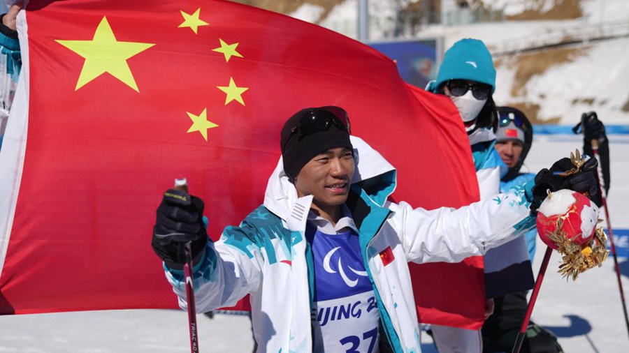 Liu Zixu gewinnt Chinas erste Goldmedaille im Para-Biathlon bei Paralympics in Beijing