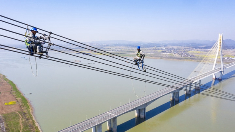 In Bildern: Instandsetzungsarbeiten an chinesischem Stromübertragungsprojekt zwischen Lingzhou und Shaoxing