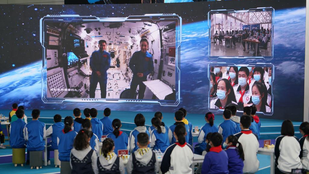 Die zweite Live-Klasse aus Chinas Raumstation findet statt