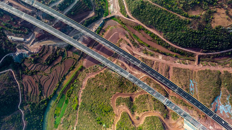 Neue Chuxiong-Dali-Autobahn offiziell für Verkehr freigegeben
