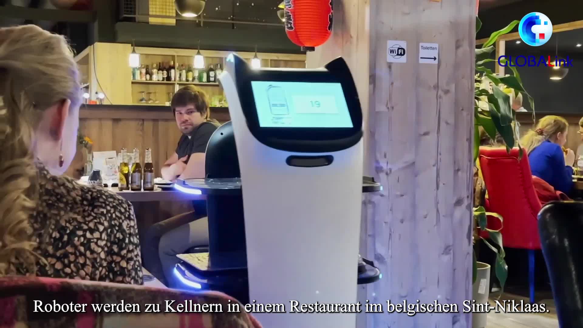 GLOBALink | Roboter werden zu ”Star-Kellnern” in einem belgischen Restaurant
